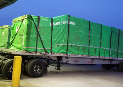 Bee net securely mounted on a semi-trailer transport system